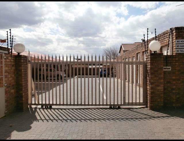 2 BEDROOM TOWNHOUSE FOR SALE IN REGENTS PARK